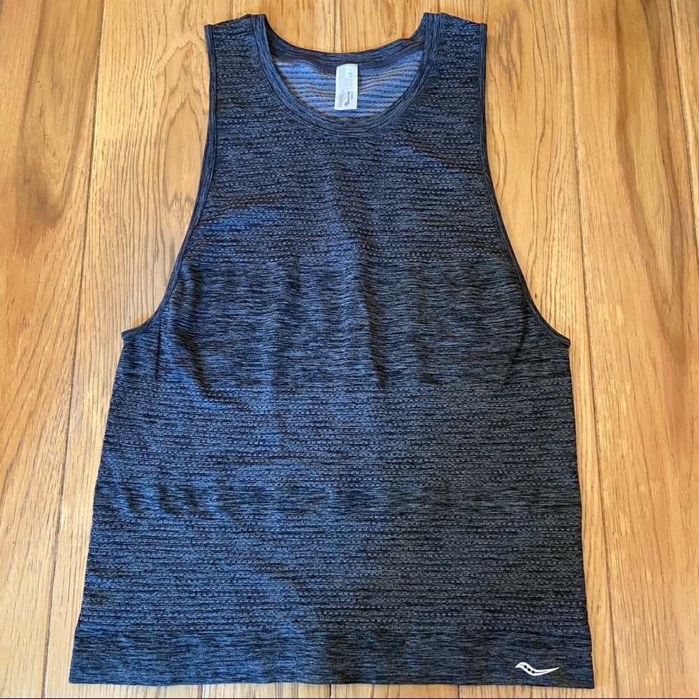 Saucony Woman’s Sleeveless Textured Active Tank